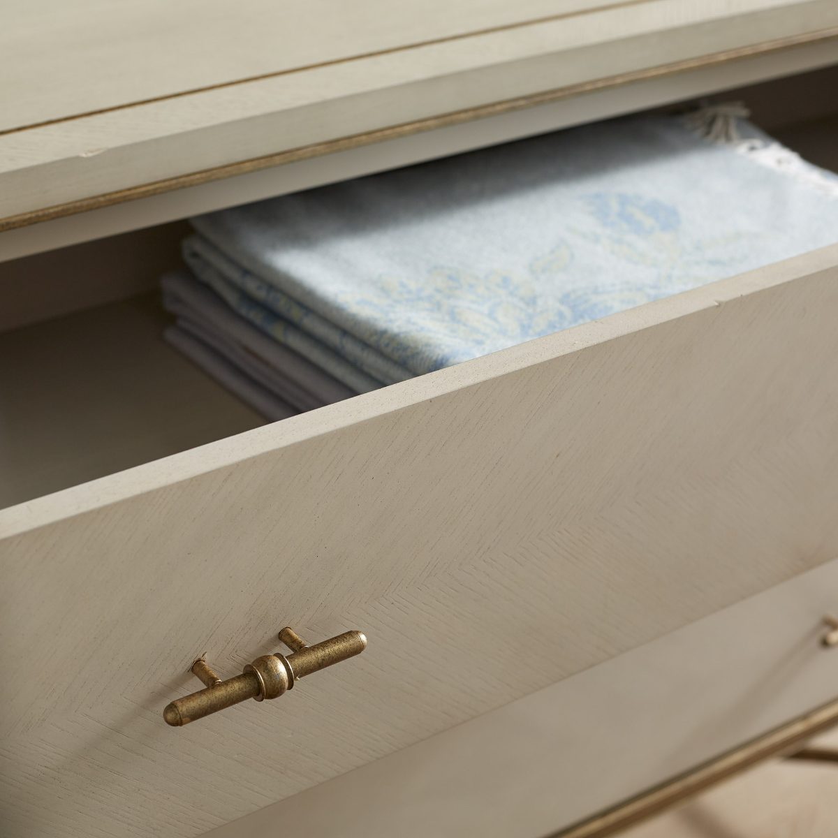 Angelina 3-Drawer Chest - Image 3