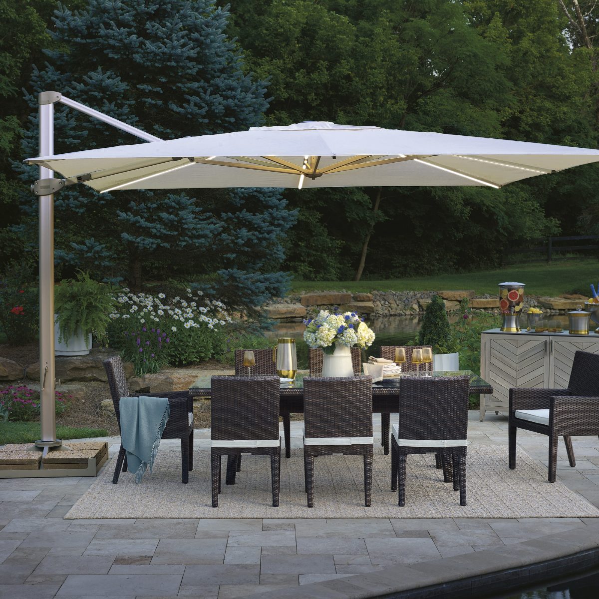Altura LED Cantilever Umbrella with Base