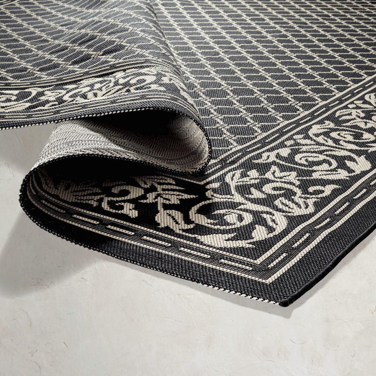 Ashlyn Indoor/Outdoor Rug - Image 4
