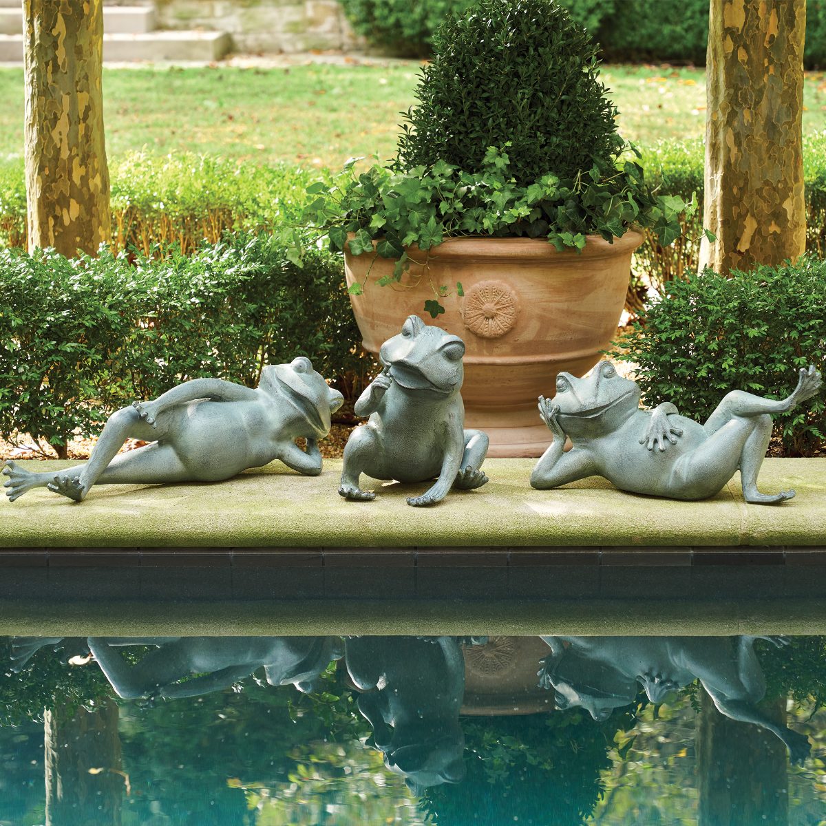 Alternative view of Cheeky Frog Statues