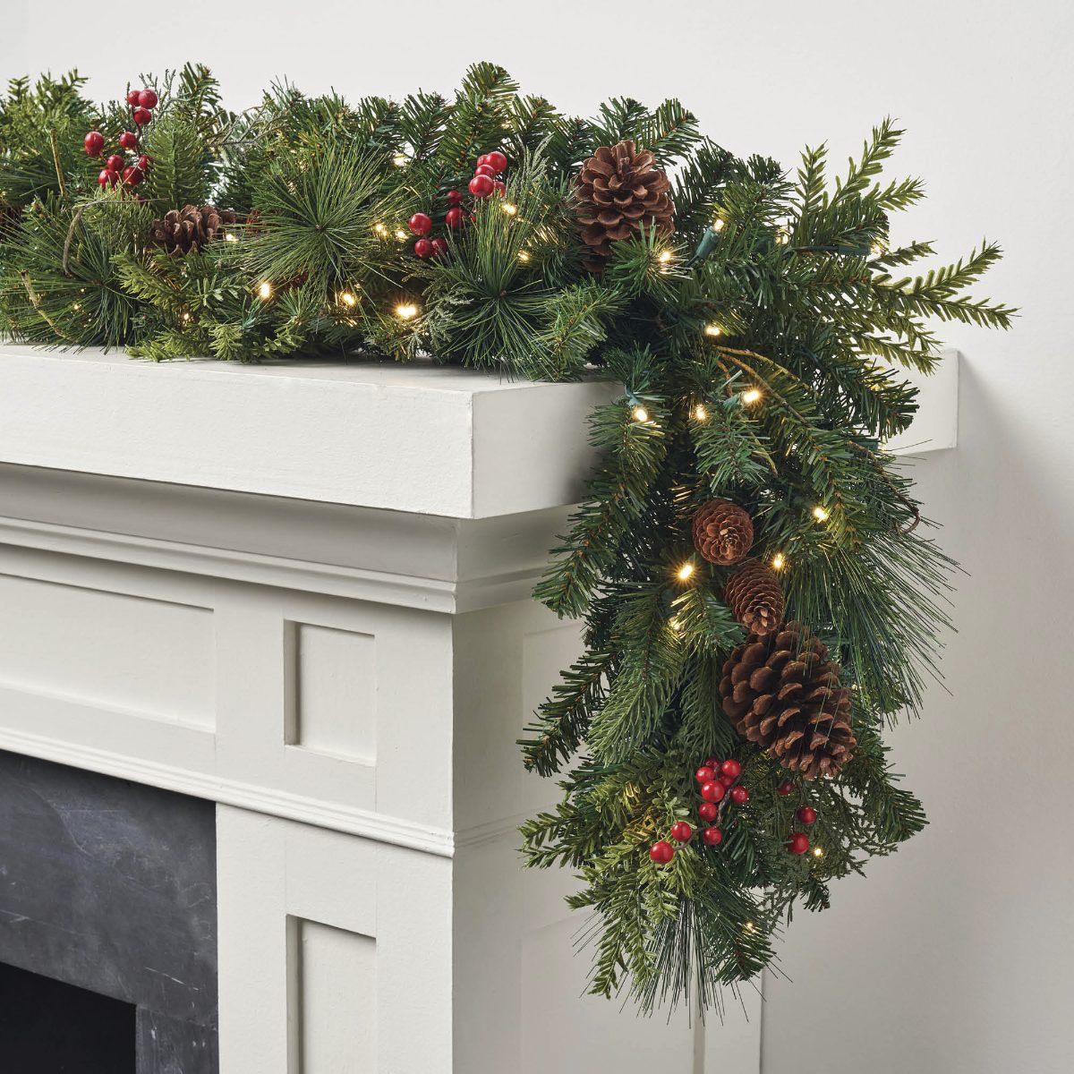 Christmas Cheer 9' Corded Garland