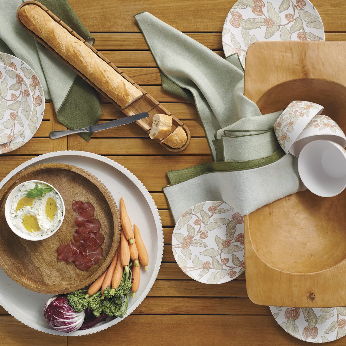 Alternative view of Baguette Board with Knife