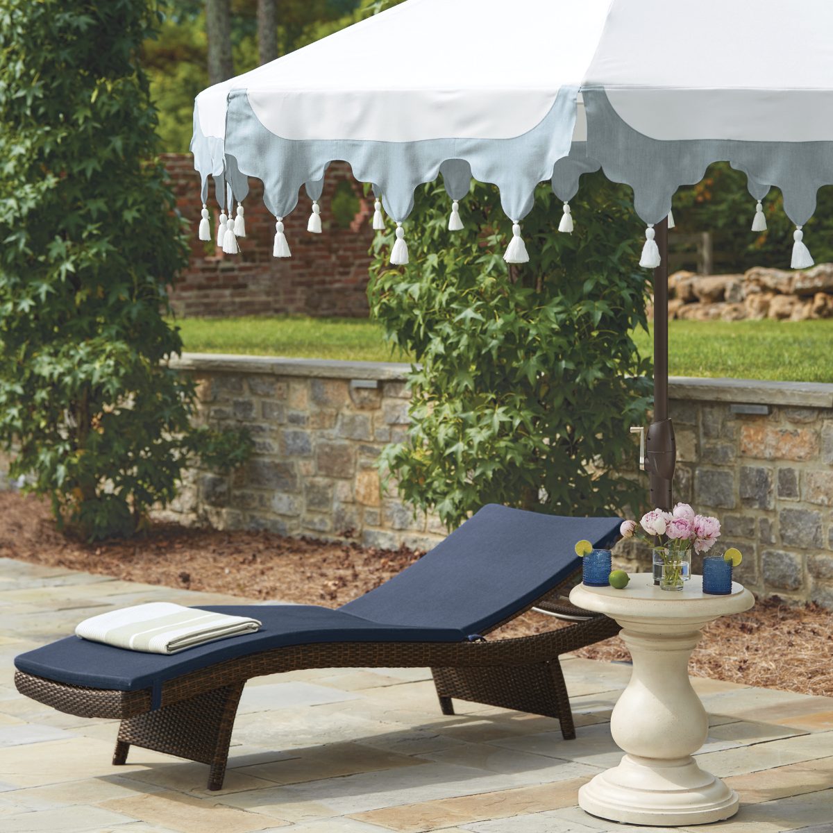 Alternative view of Cove Umbrella Table