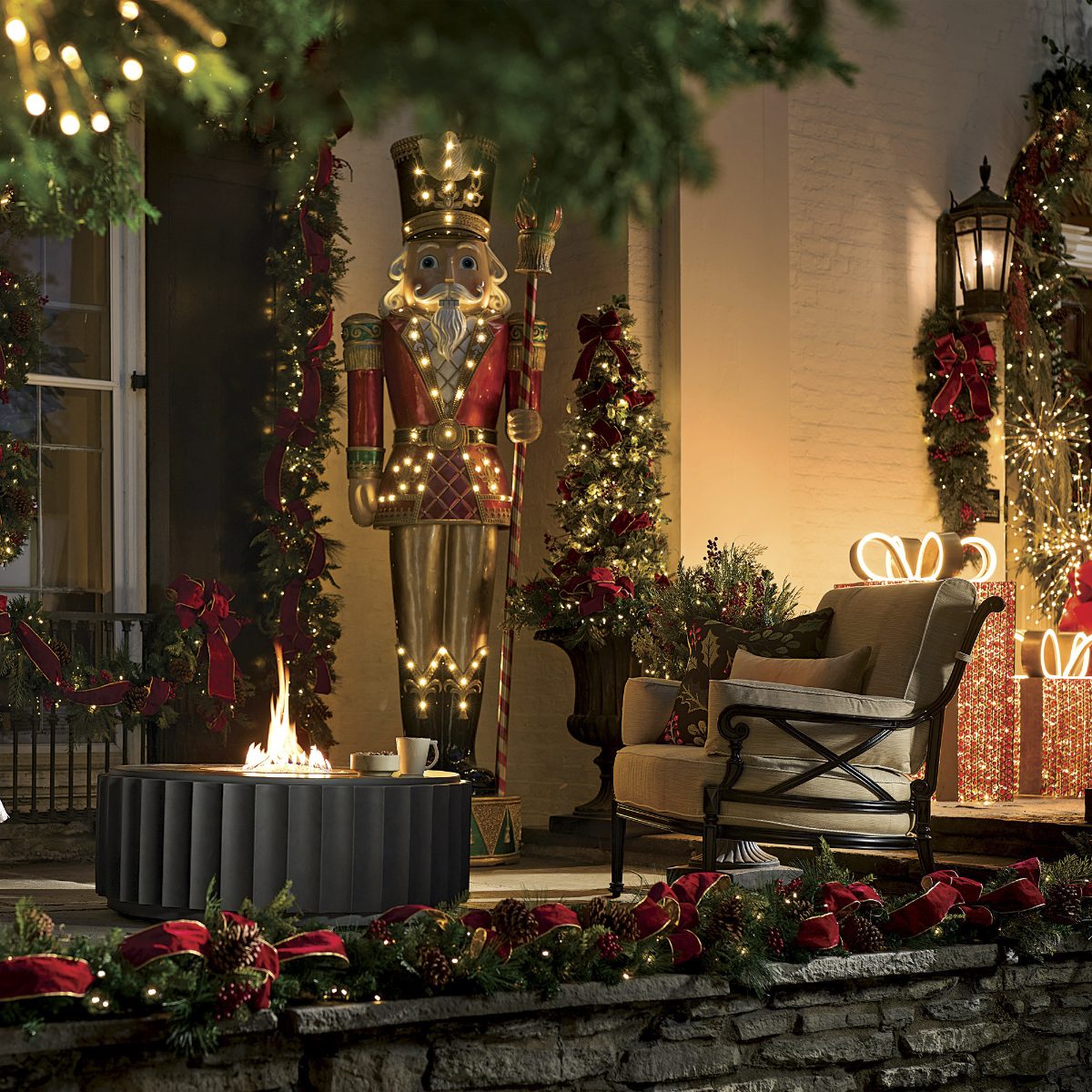 9 ft. LED Giant Nutcrackers - Image 4
