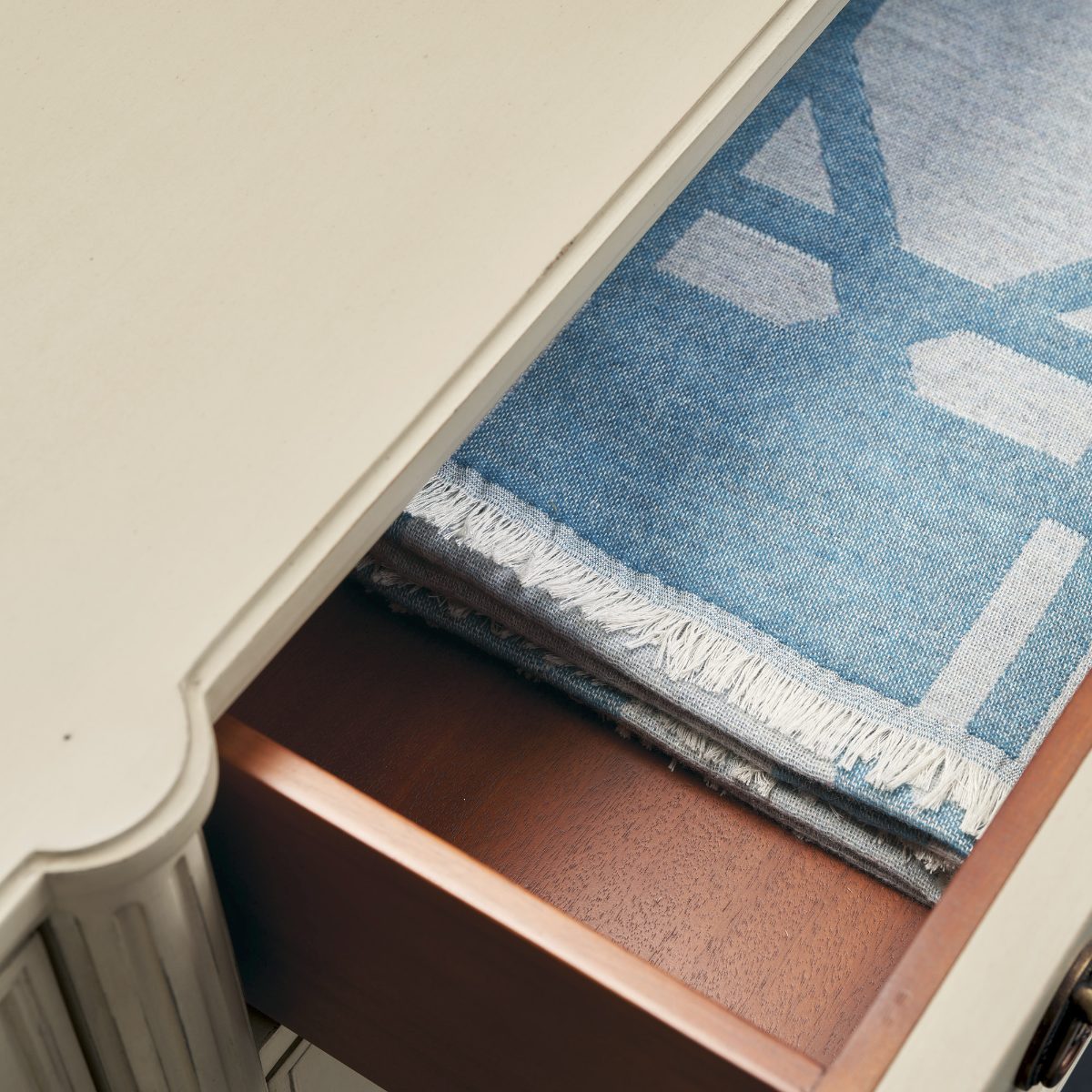 Etienne 9-Drawer Dresser - Image 4