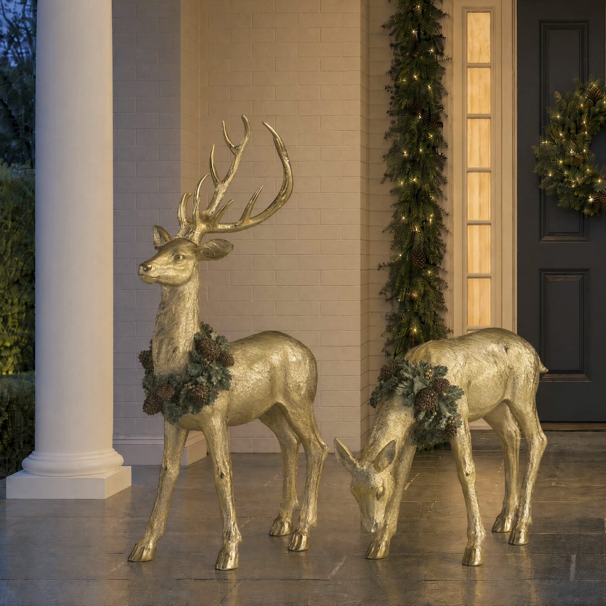 Dashing Wreath Reindeer