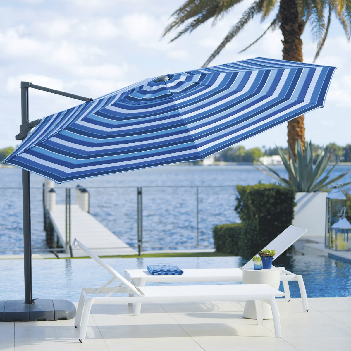 Alternative view of 11' Cantilever Umbrella