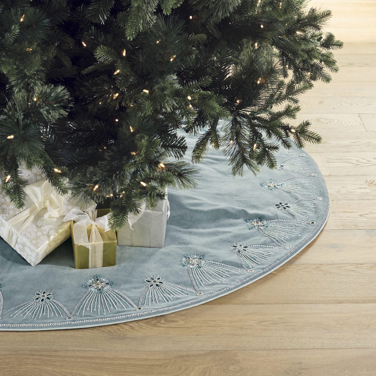 Shimmering Chalet Tree Skirt